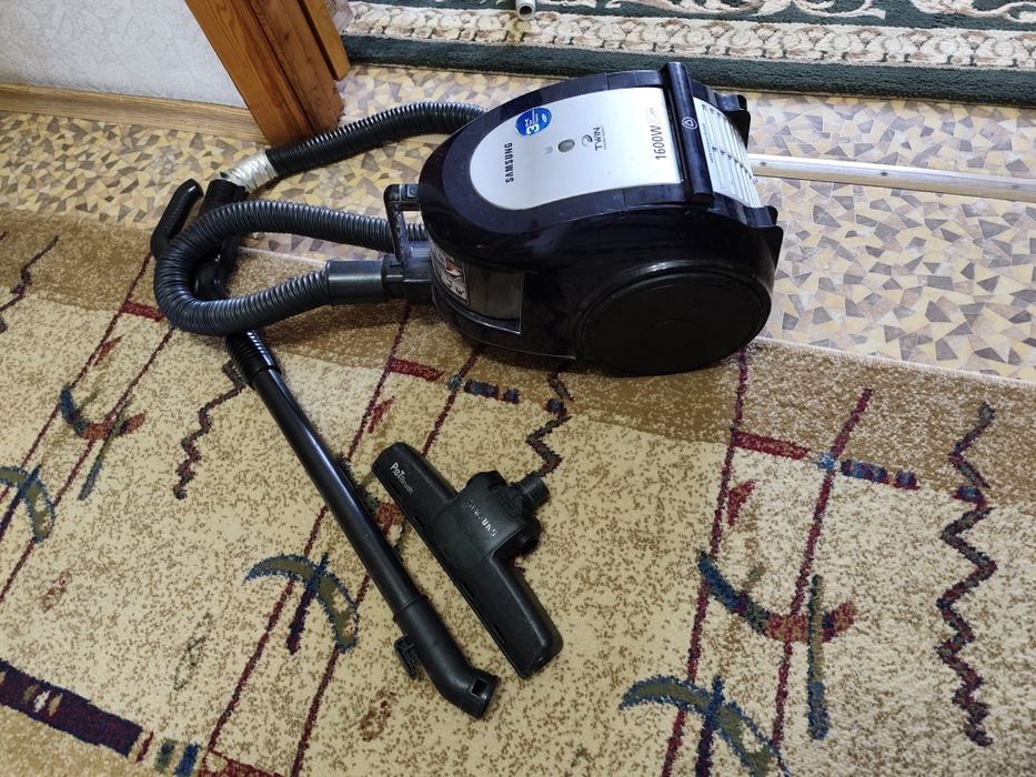 Продам рабочие пылесосы LG и Samsung б/у, стакан, в хорошем состоянии,