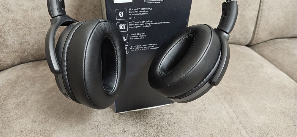 Продават се слушалки Sennheiser HD 4.40BT