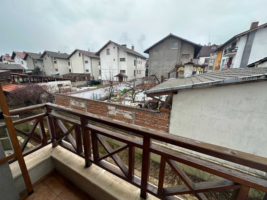 Тристаен апартамент под наем на отлична локация в Банско