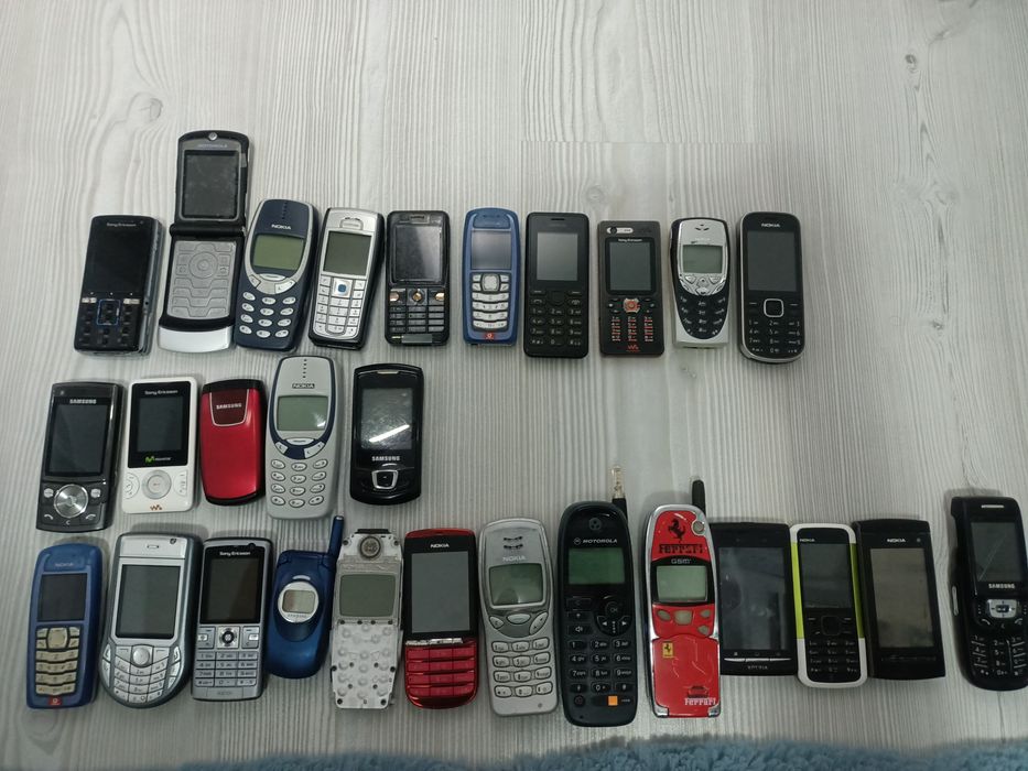 Nokia , sony ericsson , motorola