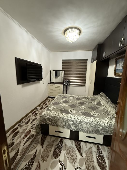 Продаётся 2 х комнатная квартира 10мк 9 дом 2- этаж . С обстановкаой