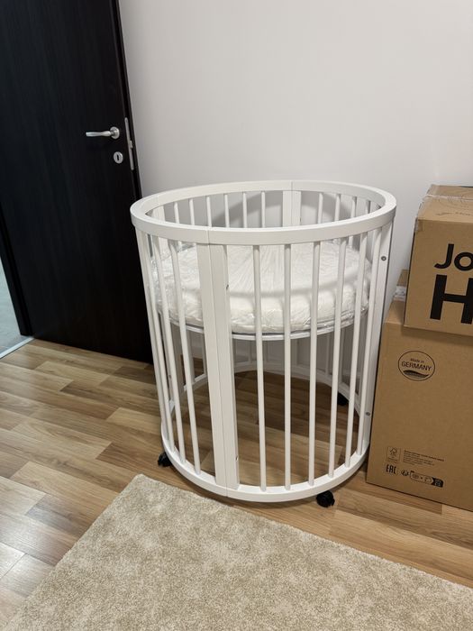 Vand patut de lemn pentru bebelusi/copii