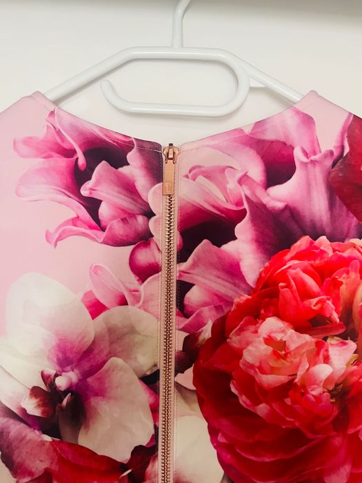 Официални рокли Ted Baker