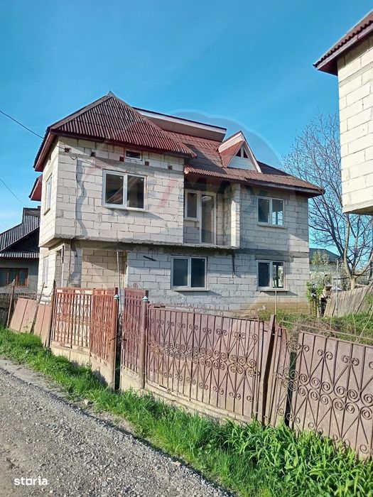 Casă / Vilă cu 7 camere de vânzare
