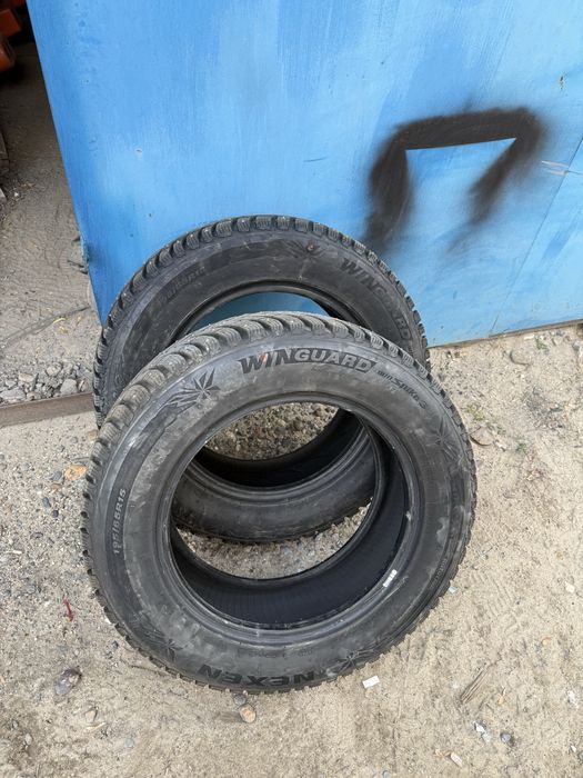 Продам 2 шипованные шины 195x65x15