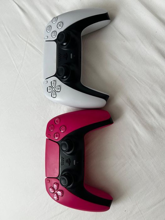 PS5 + 2 controllere + 2 jocuri + incarcator