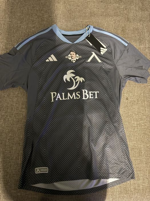 Лимитирана мъжка фланелка с лика на Апостола М