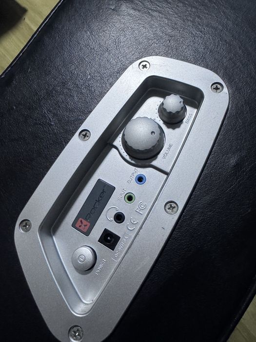 Scaun gaming X Rocker cu boxe integrate – stare bună