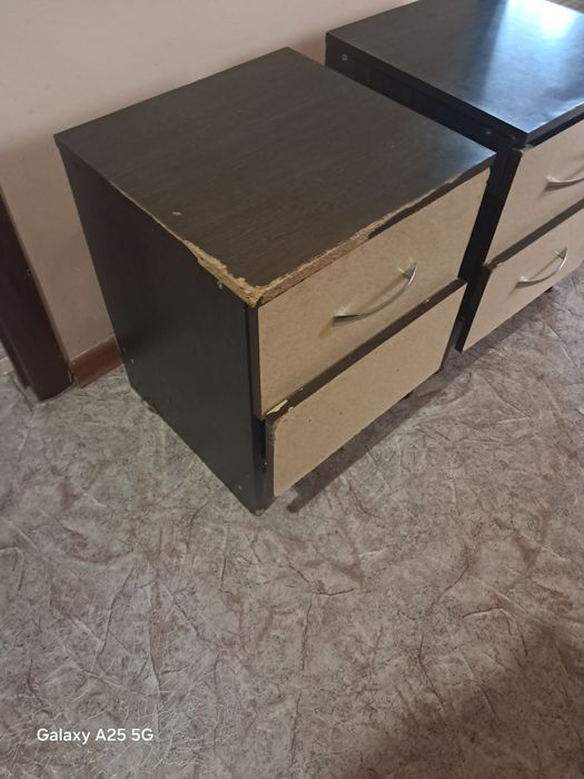 Две тумбочки отдам бесплатно.