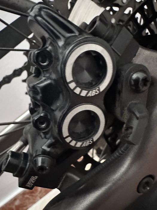 Bicicleta eBike KTM machina 720 abs
