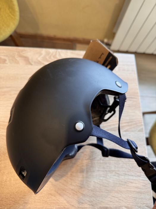 Комплект кънки за лед +каска