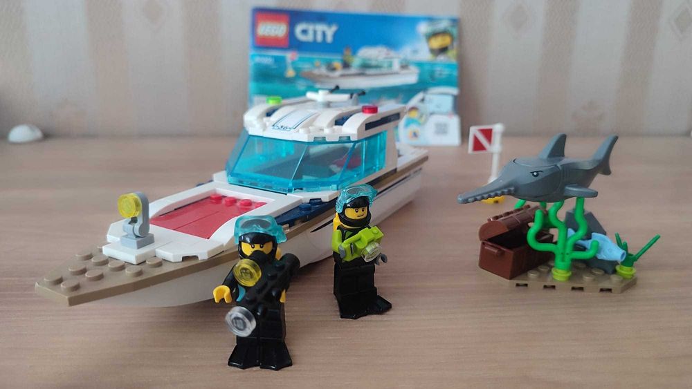 LEGO City Great Vehicles - Iaht pentru scufundari 60221