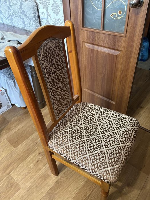 Стол с 6 стульями