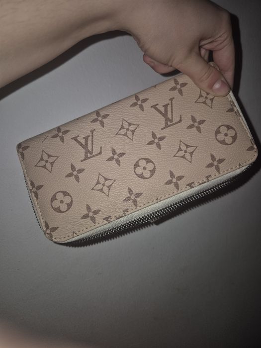 Portofel lv bej in stare ft buna