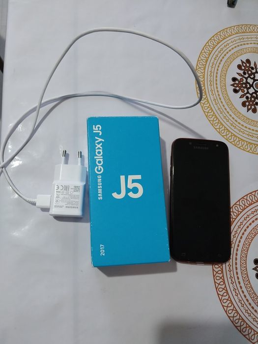 Сотовый телефон в хорошем состояний