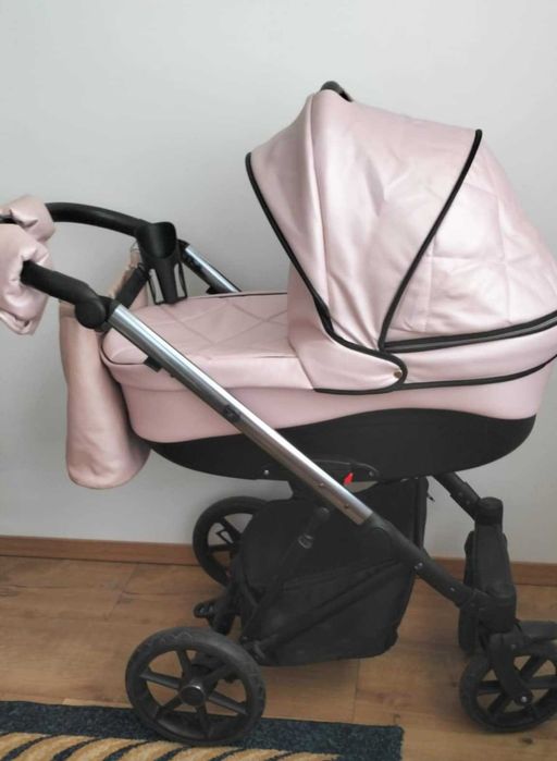 Продавам бебешка количка 3в1