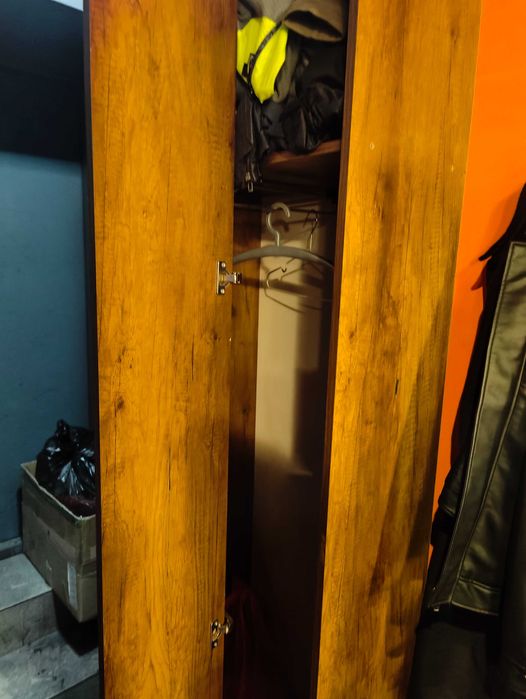 Продам шкаф напольный деревянный