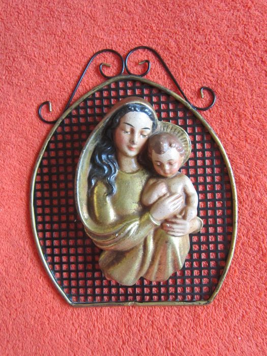 cadou rar Fecioara Maria cu pruncul decoratiune handmade Germania 1980