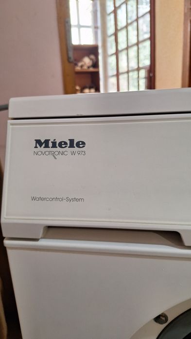 Продавам пералня Miele
