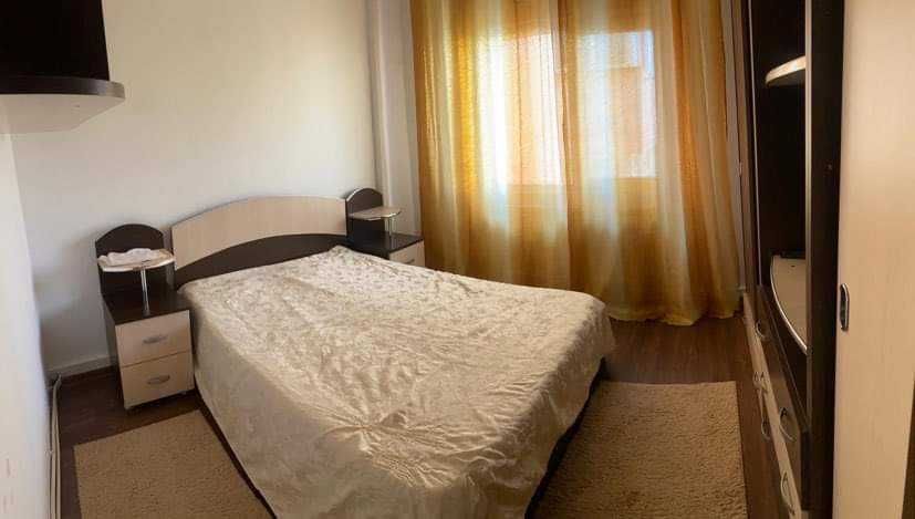 vand apartament 3 camere, decomandate in Buhusi