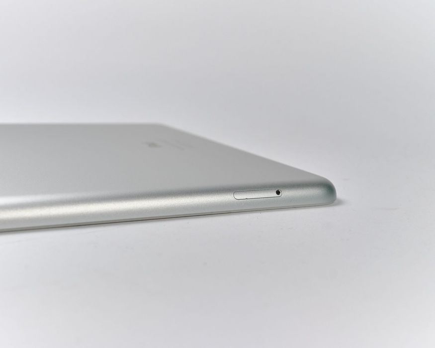 iPad Air 2 9.7” – 64GB / Wi-Fi + Cellular / Silver много запазен