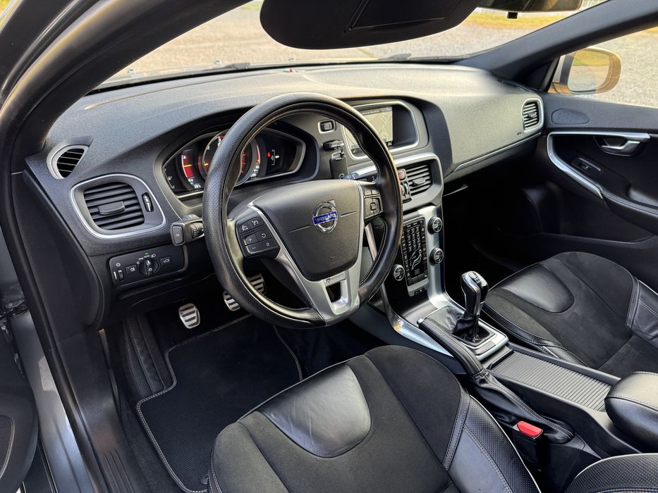 Volvo v40 /// R-Design /// EURO 6 ///2.0 diesel /// 120CP