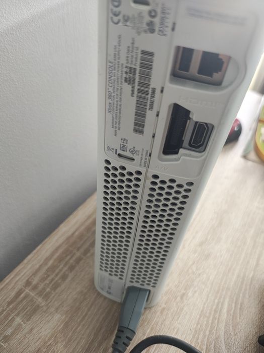 Consola Xbox 360 ediție specială – pachet complet