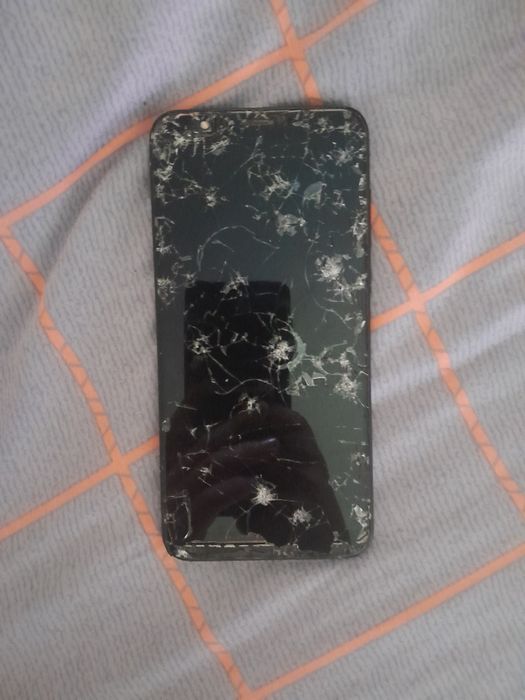 Продам Смартфон Xiaomi Redmi 5 на запчасти