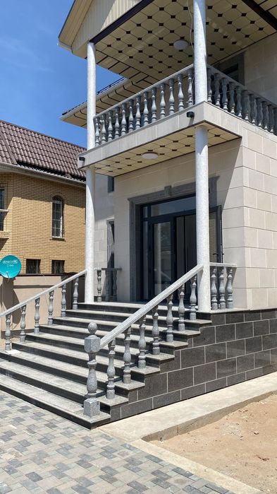 Монтаж травертина и гранита