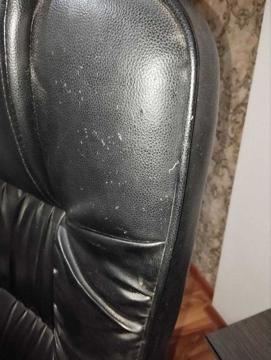 В продаже директорское офисное кресло