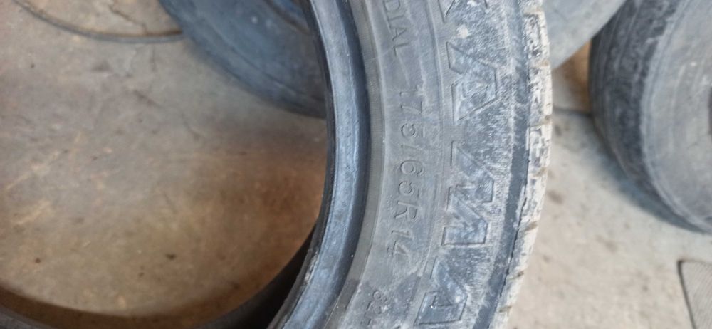 Резина 2 балона зима  R14