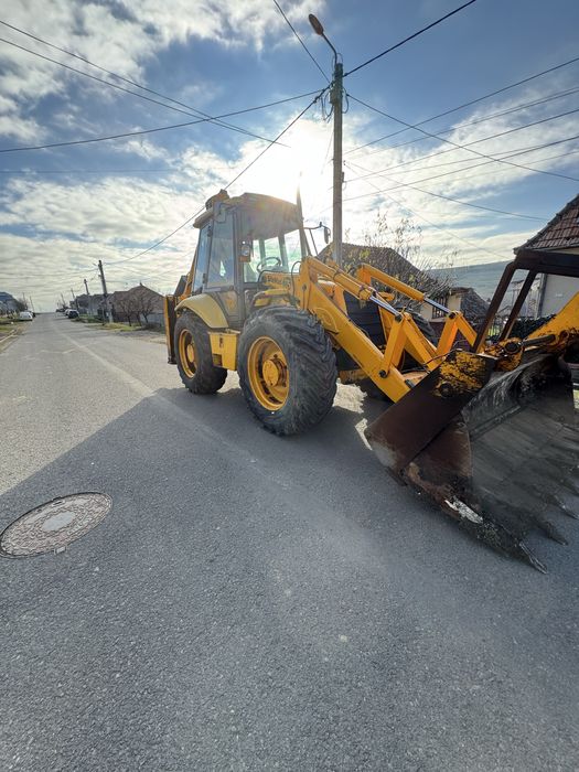 Buldoexcavator JCB 4 cx impecabil  6200 ore de functionare