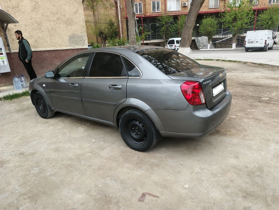 Ласетти сотилади