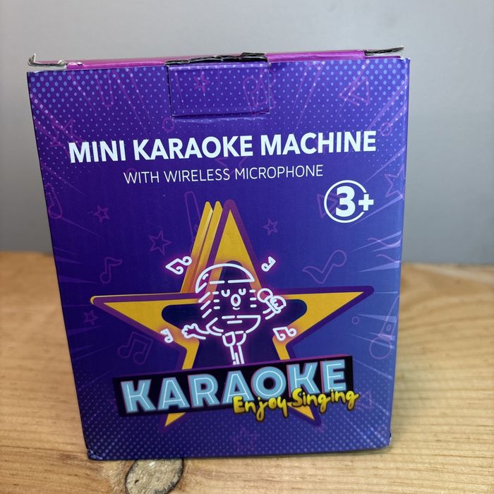 Караоке с два микрофона и високоговорител