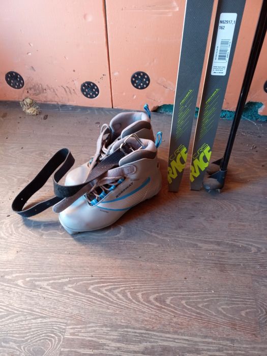 Лыжи подрастковые новые