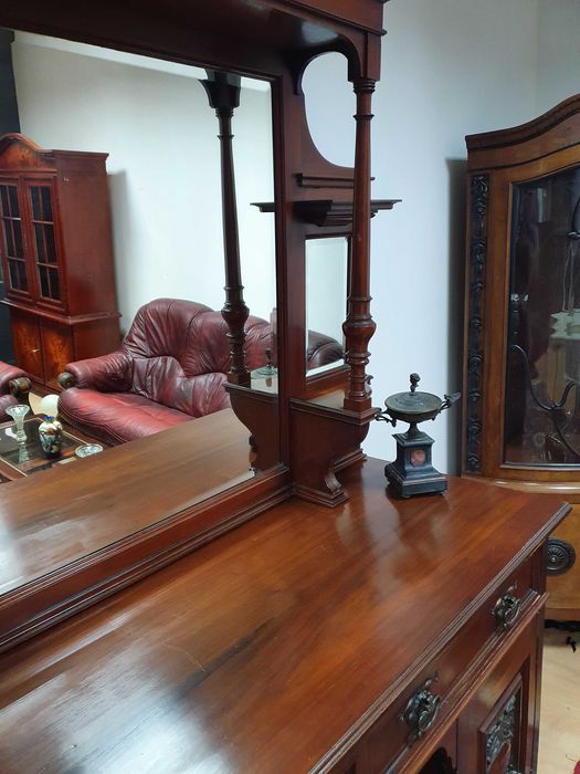 Салонен бюфет масив.