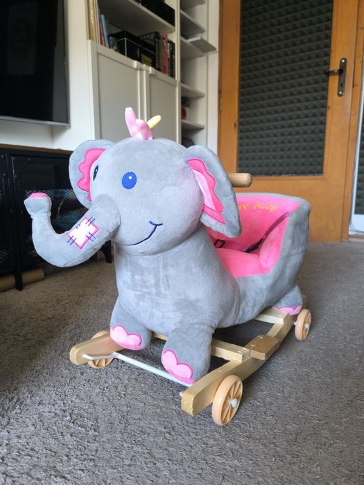 Пееща плюшена люлка, столче с колелца, слонче