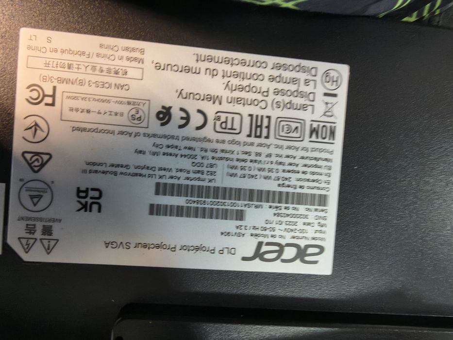 Vând videoproiector Acer DLP