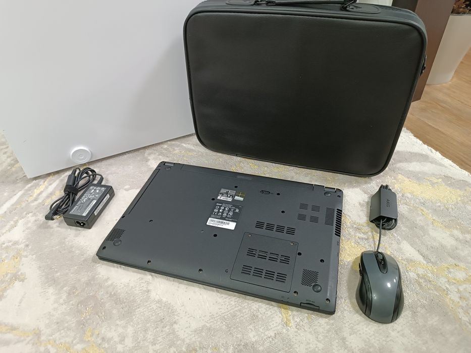 Ноутбук Acer V5 + Мышка и чехол.