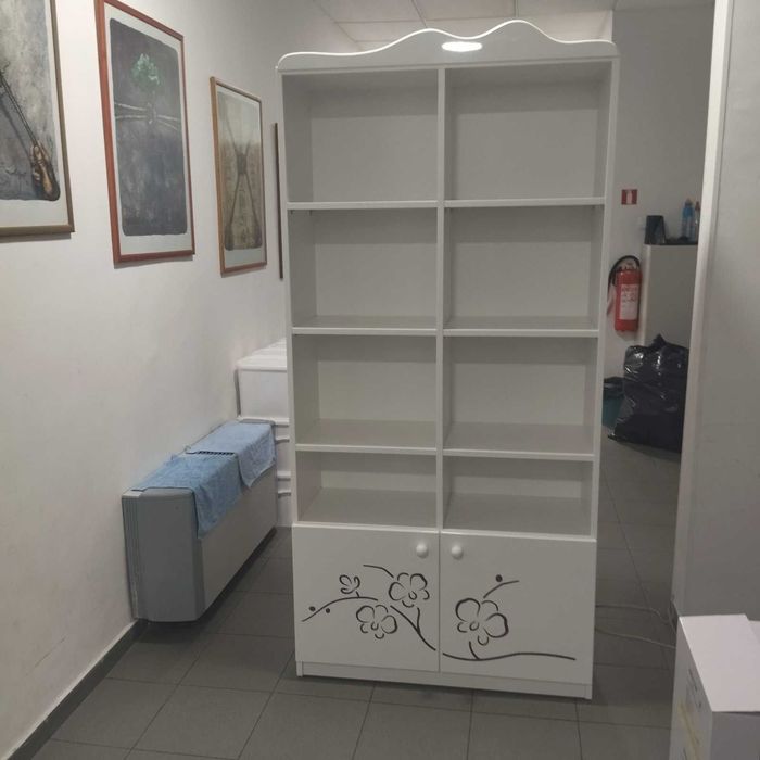 Шкаф с вана и библиотека за детска стая