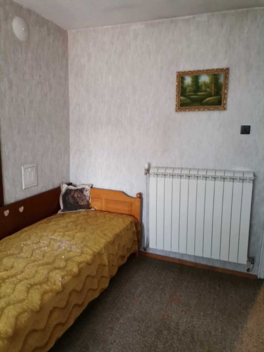 Продава се самостоятелно двуетажно жилище в масивна къща в гр. Попово