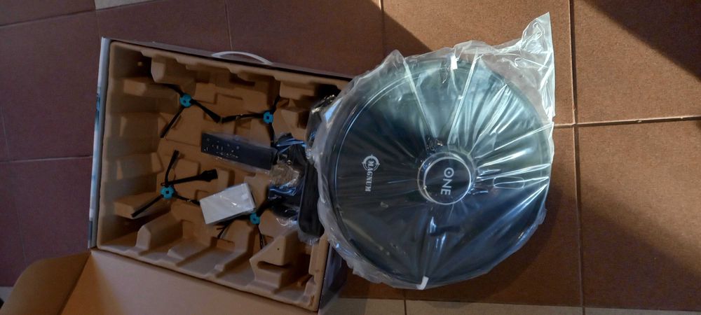 MAGNUM ONE Black - Робот