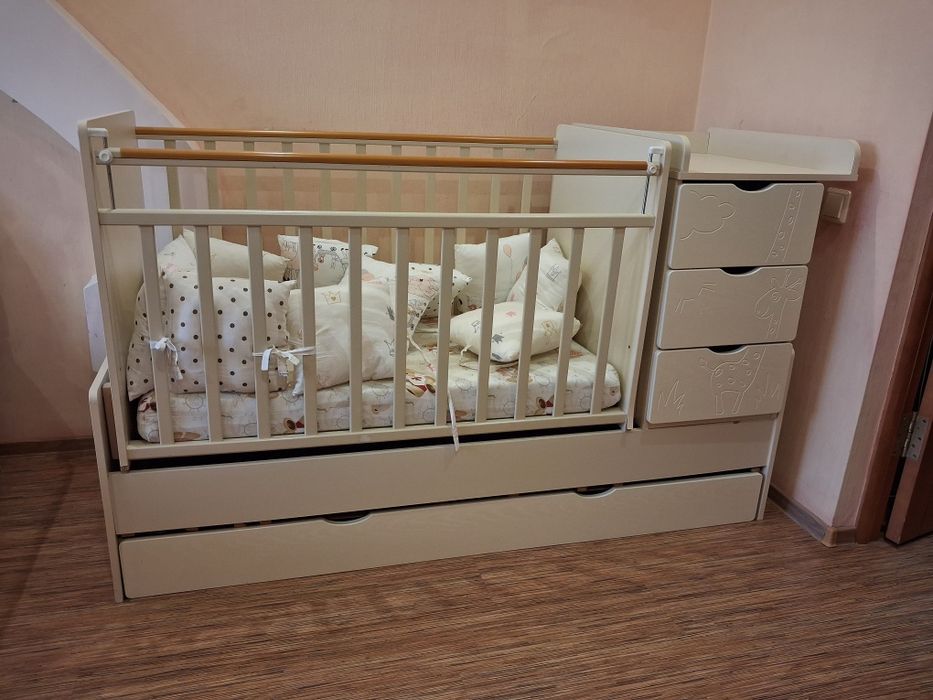 Продам кровать, комод.