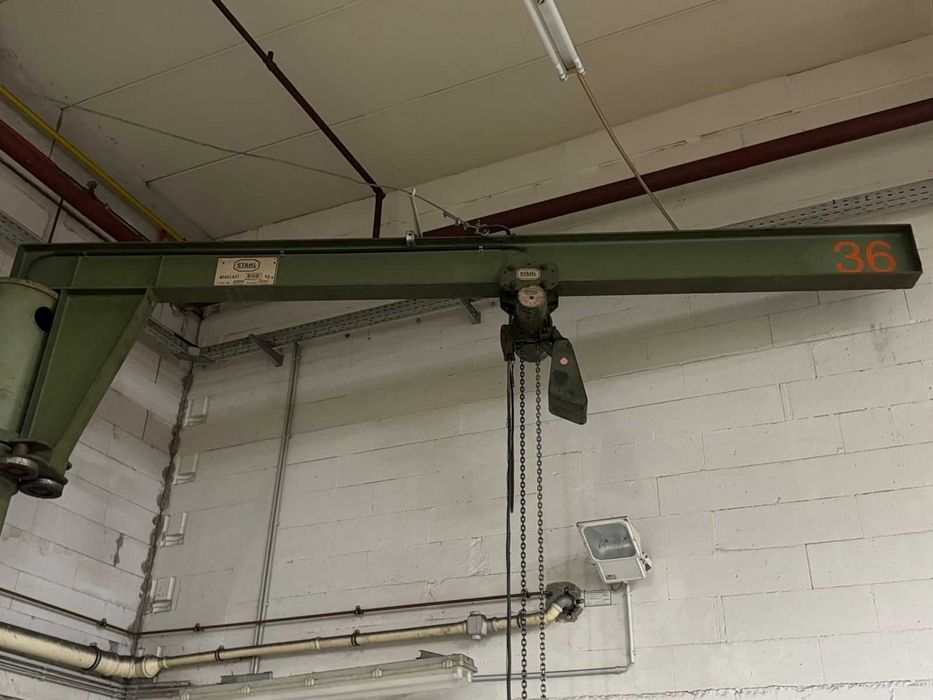 Macara rotativă STAHL montată pe coloana 600kg