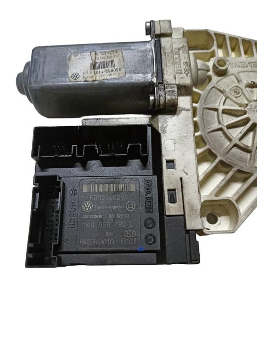 Motoras Geam Pivotant Dreapta Fata Volkswagen Passat Variant 3C5 2005 - 2011, Volkswagen Passat 3C2 2005 - 2010 980852114 1K0959792L
