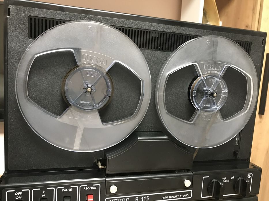 Magnetofon Tesla B115 in stare foarte buna cu ambalaj original