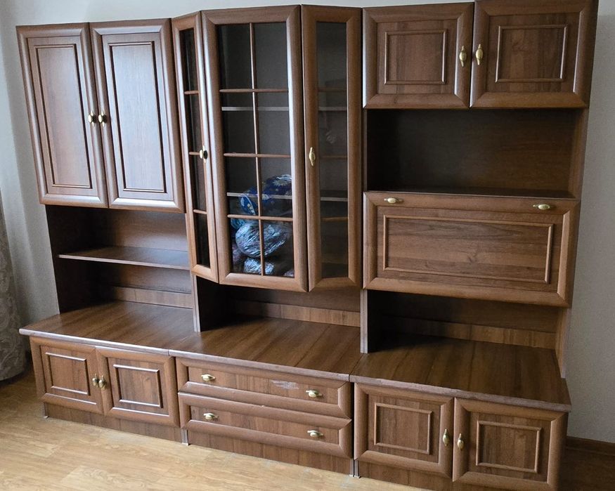 Стенка (гарнитур) в зал