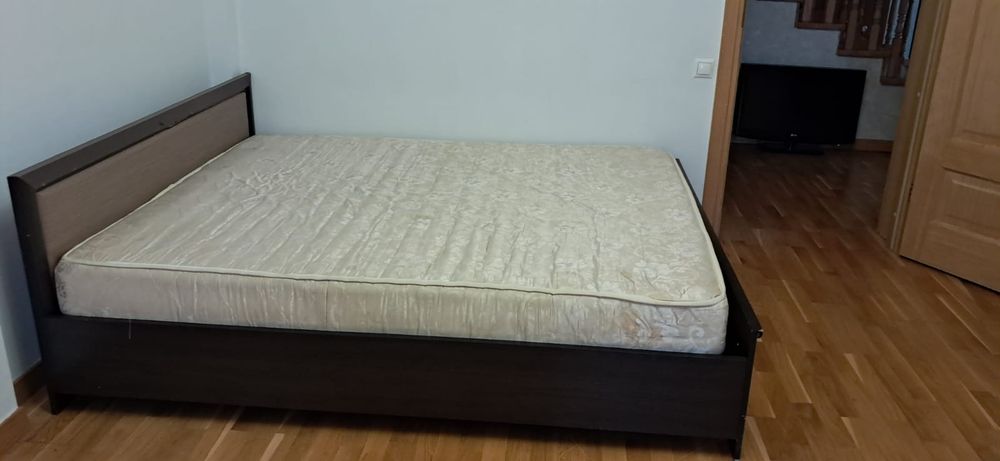 Матрасы отдам в дар,бесплатно, самовывоз,  160х200, 180х200, два 120х2