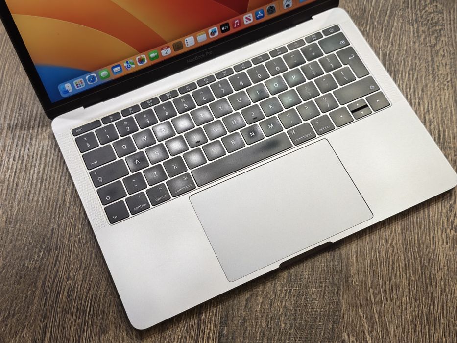 Macbook Pro 2017 8 GB RAM 256