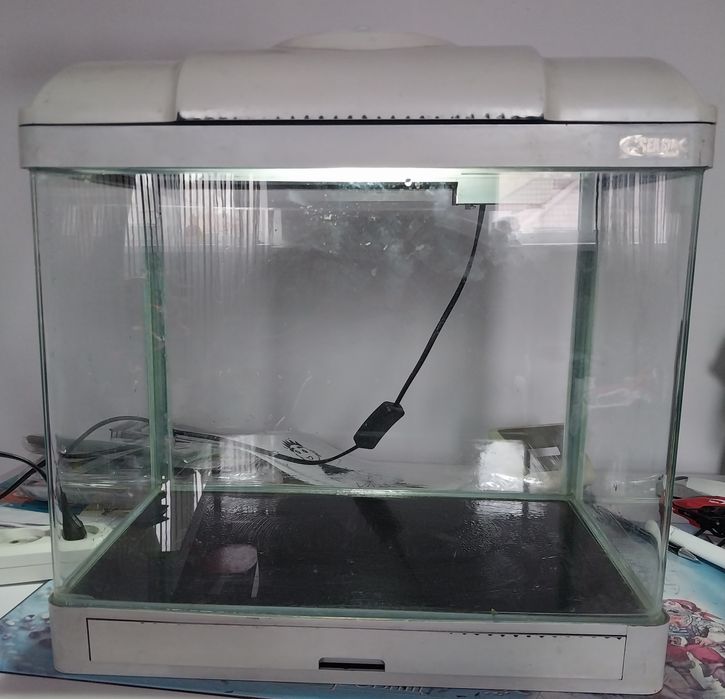 Аквариум для рыбок, черепашек и т.д.